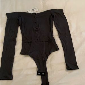 Fashion nova, cold shoulder, gray bodysuit